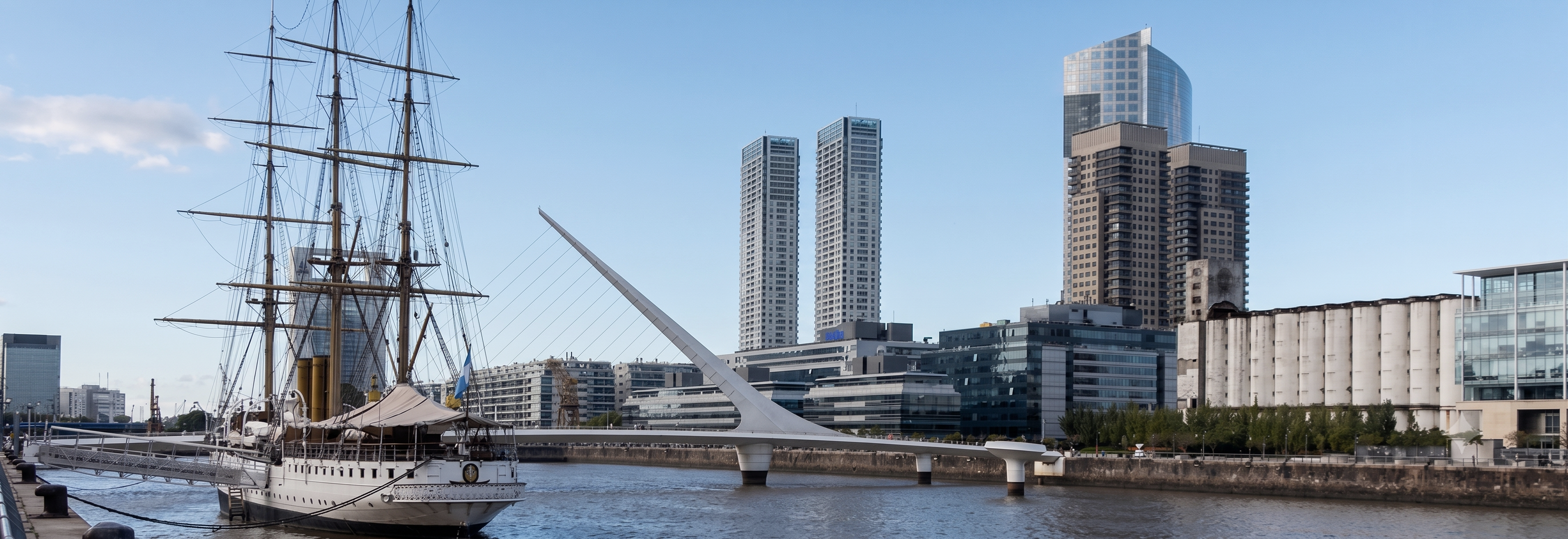 Vista al Río de la Plata desde Puerto Madero